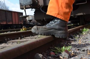 Choosing the Right Safety Shoe Suppliers